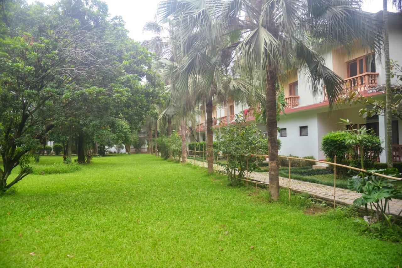 Chitwan Paradise Hotel Sauraha Esterno foto