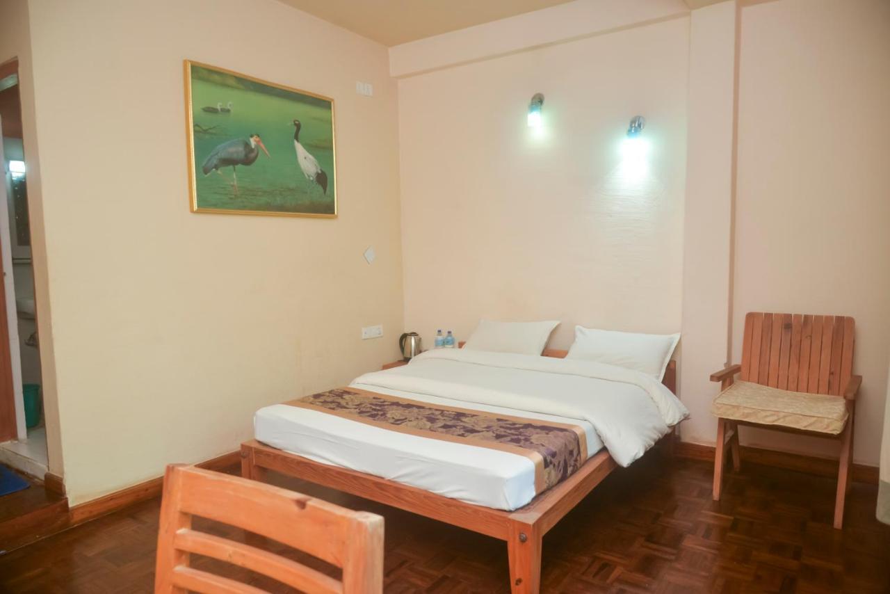 Chitwan Paradise Hotel Sauraha Esterno foto