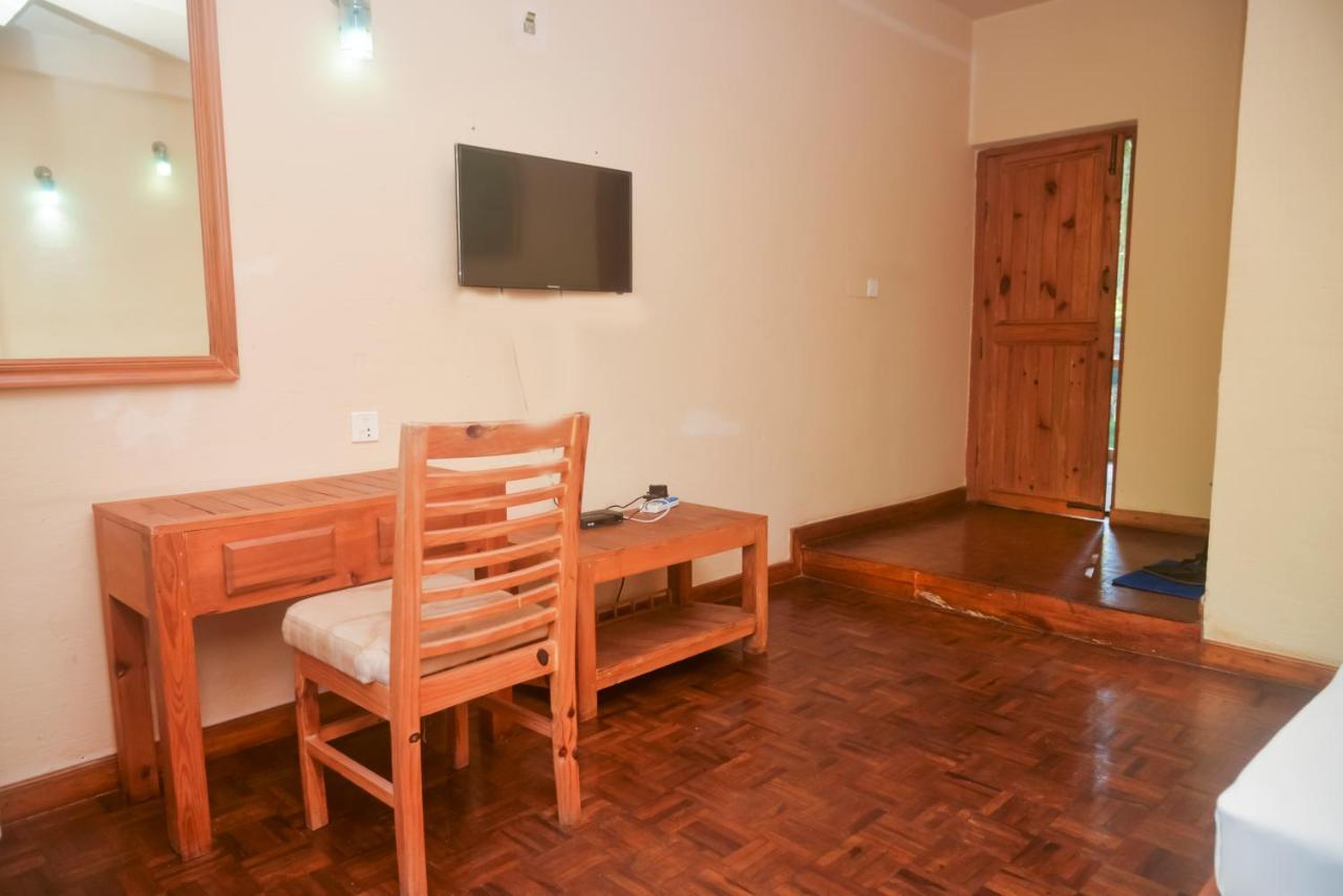 Chitwan Paradise Hotel Sauraha Esterno foto