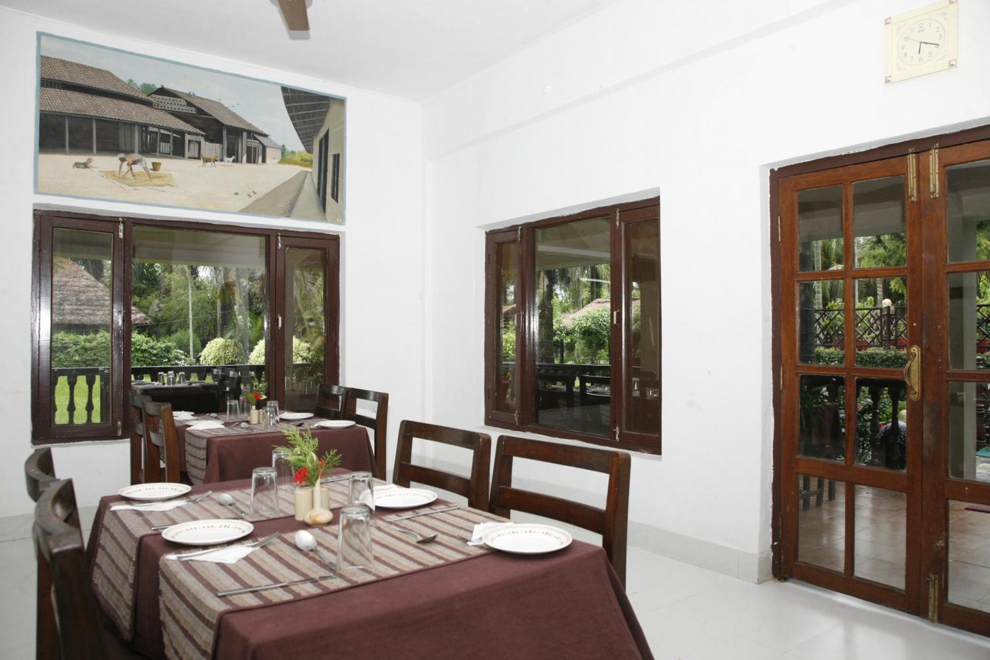 Chitwan Paradise Hotel Sauraha Esterno foto