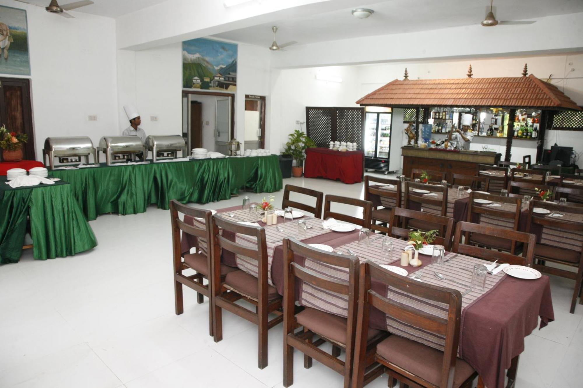 Chitwan Paradise Hotel Sauraha Esterno foto