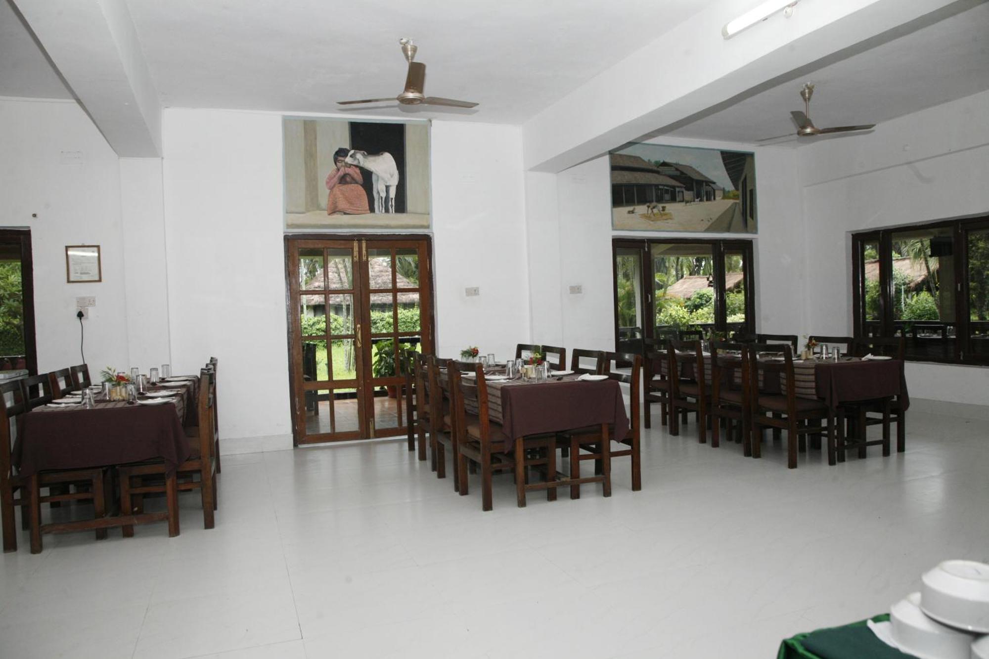 Chitwan Paradise Hotel Sauraha Esterno foto