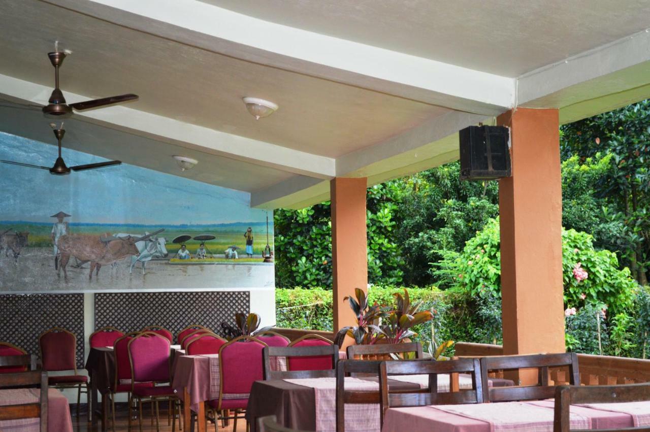 Chitwan Paradise Hotel Sauraha Esterno foto