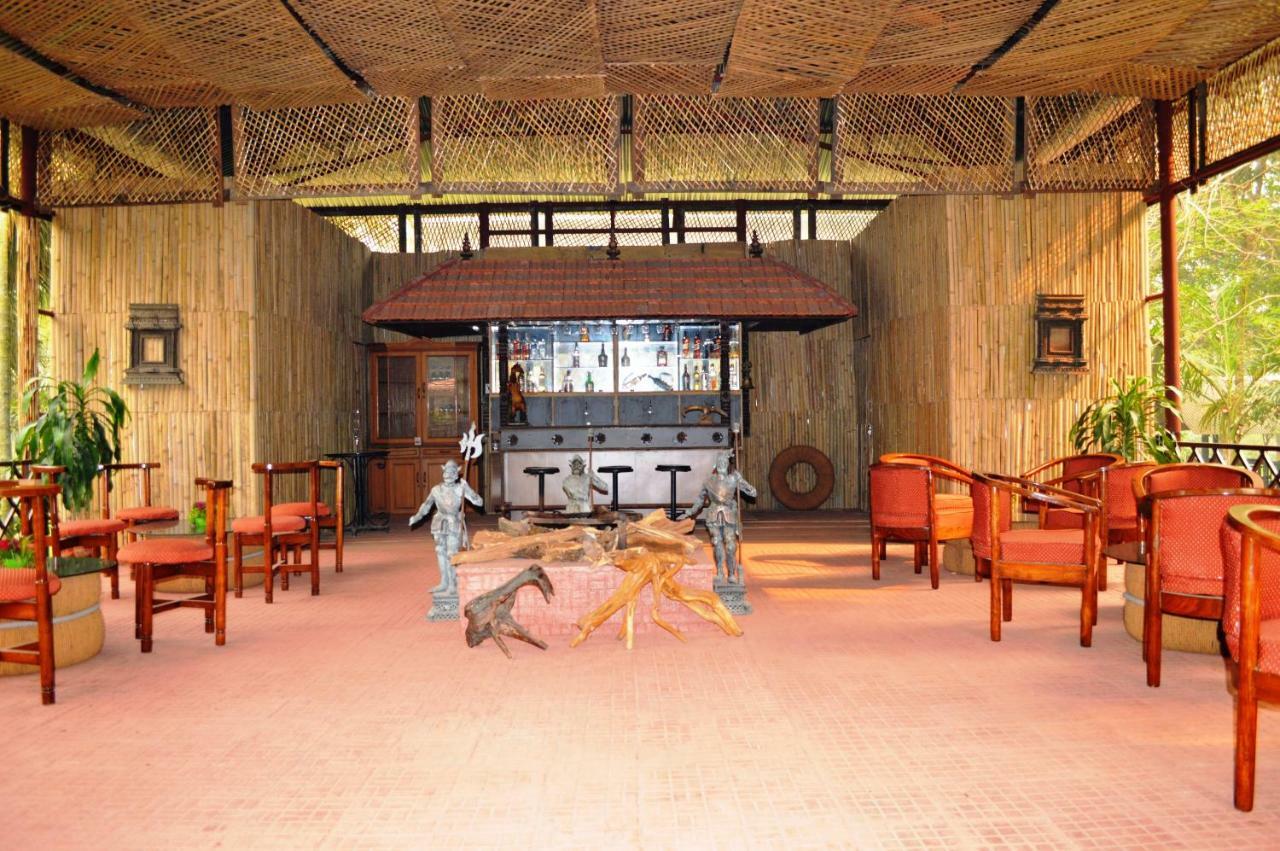 Chitwan Paradise Hotel Sauraha Esterno foto
