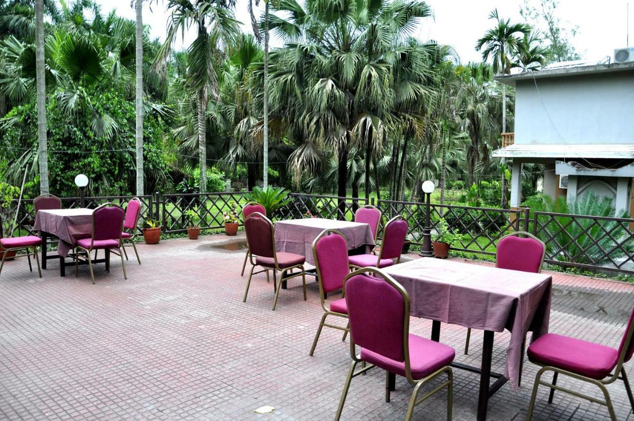 Chitwan Paradise Hotel Sauraha Esterno foto