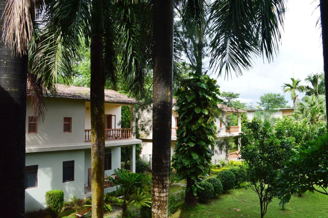 Chitwan Paradise Hotel Sauraha Esterno foto