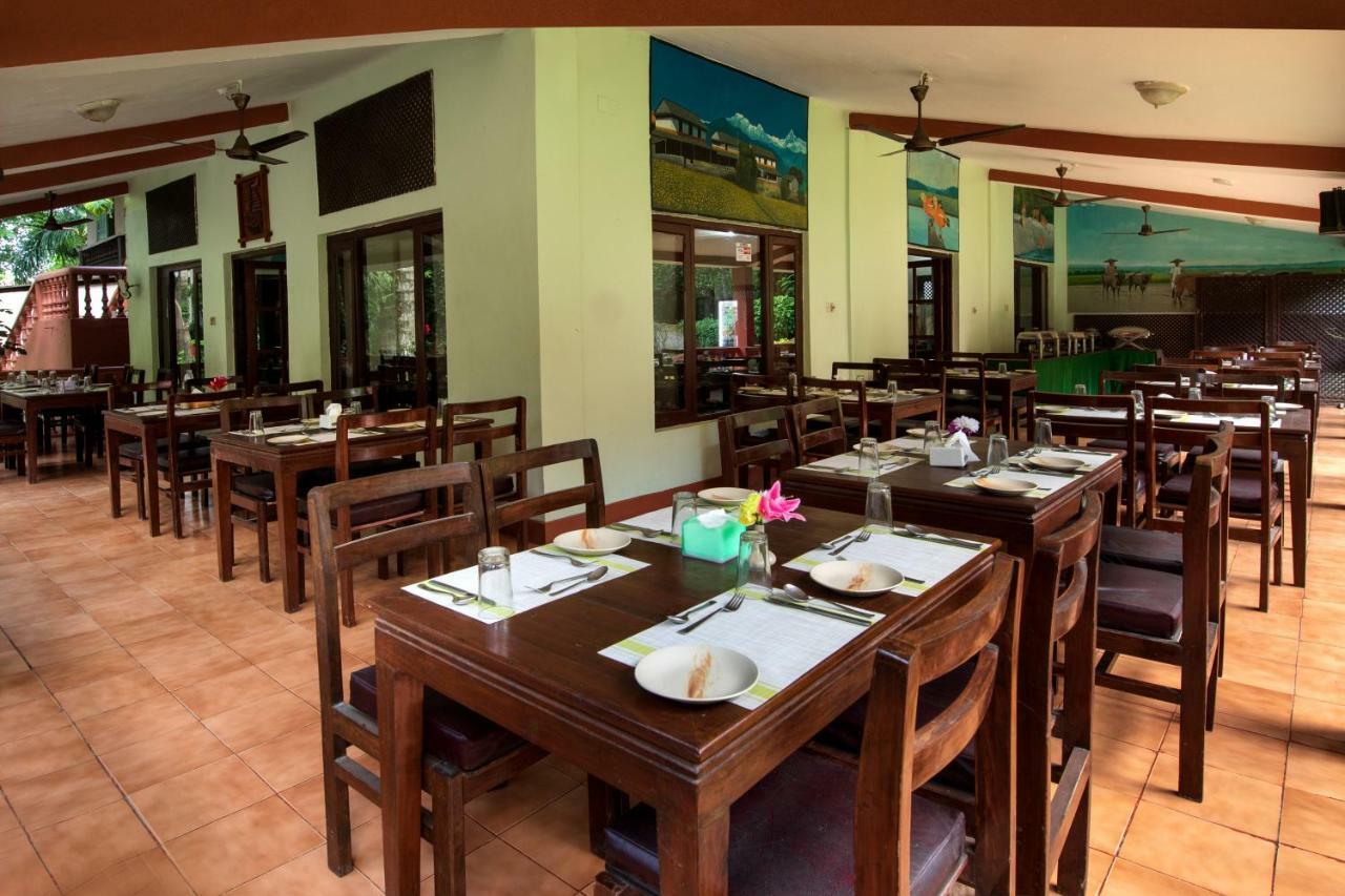 Chitwan Paradise Hotel Sauraha Esterno foto