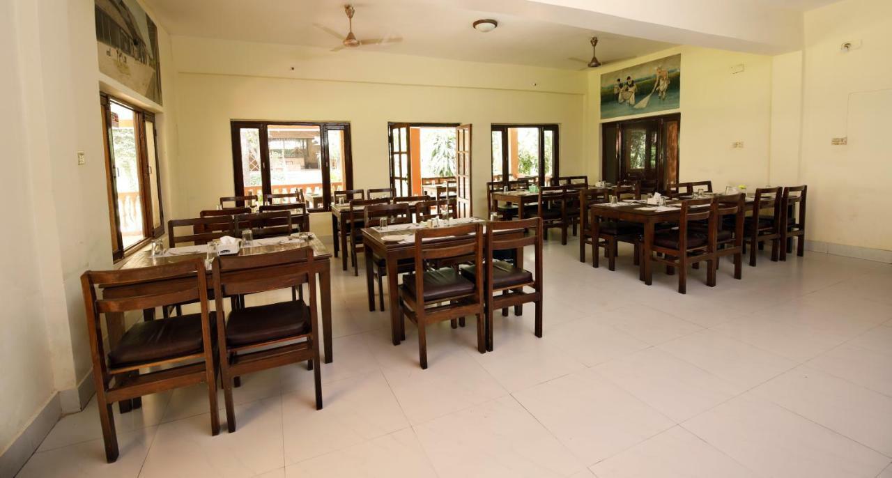 Chitwan Paradise Hotel Sauraha Esterno foto
